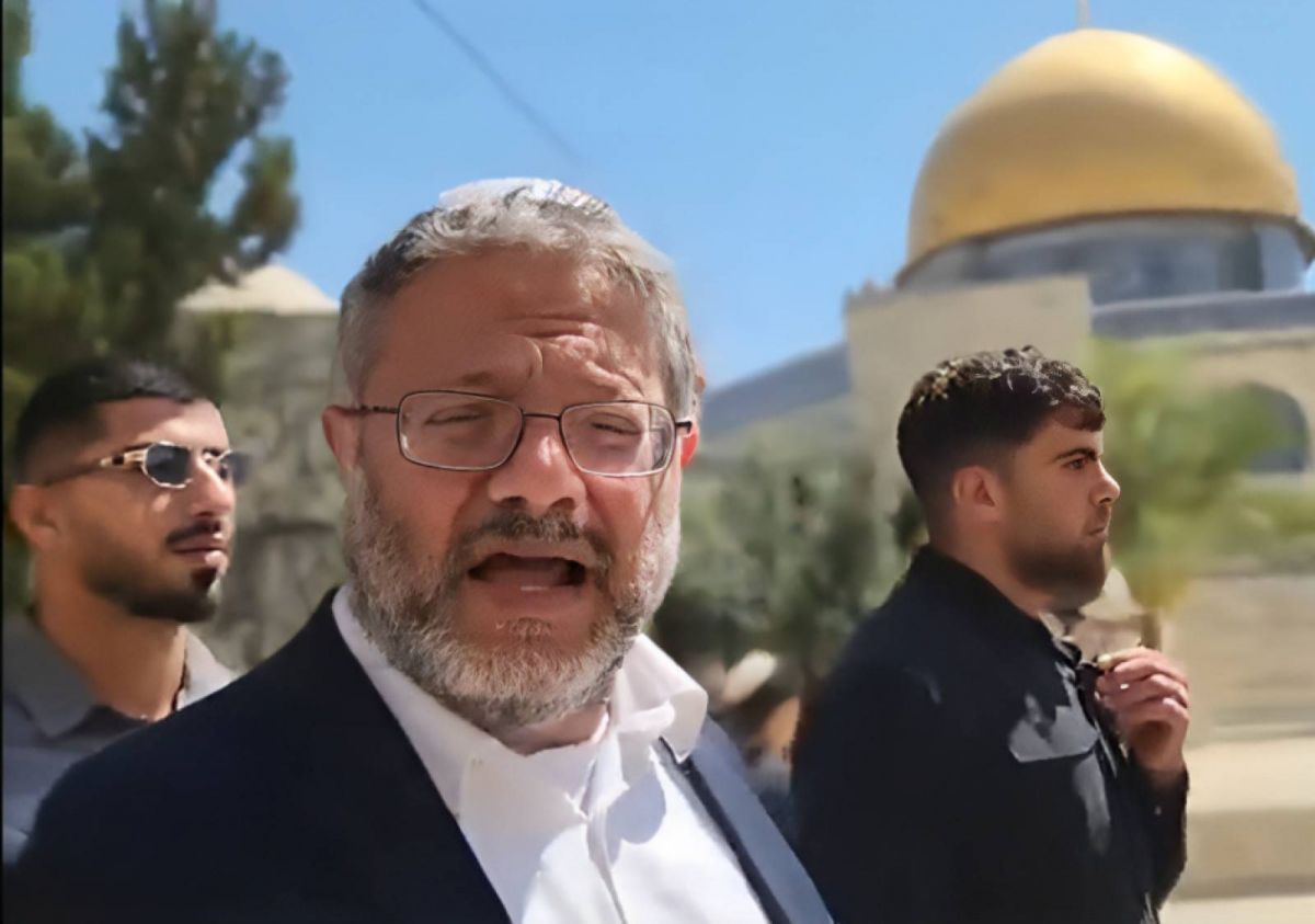 Un ministre israélien d'extrême droite prie sur l'esplanade des Mosquées, tollé international Un ministre israélien d'extrême droite prie sur l'esplanade des Mosquées, tollé international