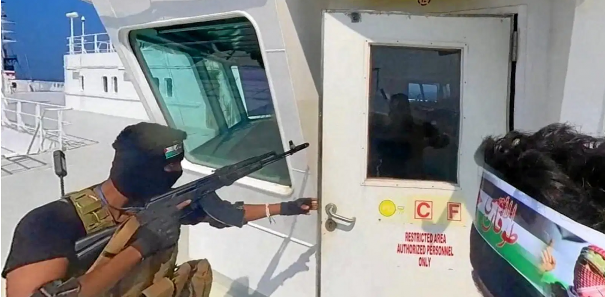 Explosions reported near two ships off Yemen: security agencies