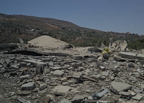 Quelles sont les munitions lourdes larguées par l'aviation israélienne sur Kfar Kila mardi ?