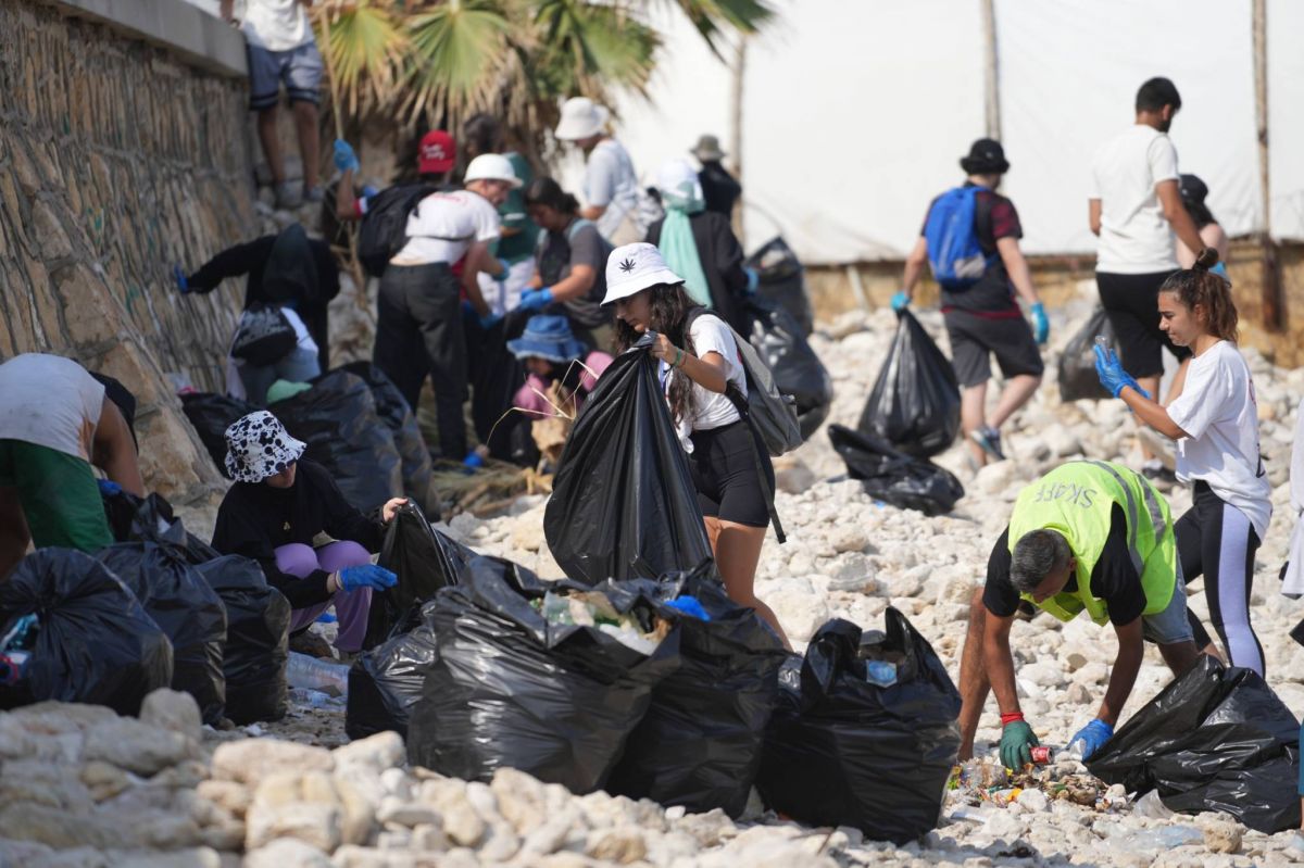 De Tripoli à Beyrouth, l'ONG SWIM nettoie les plages et fonds marins du Liban De Tripoli à Beyrouth, l'ONG SWIM nettoie les plages et fonds marins du Liban