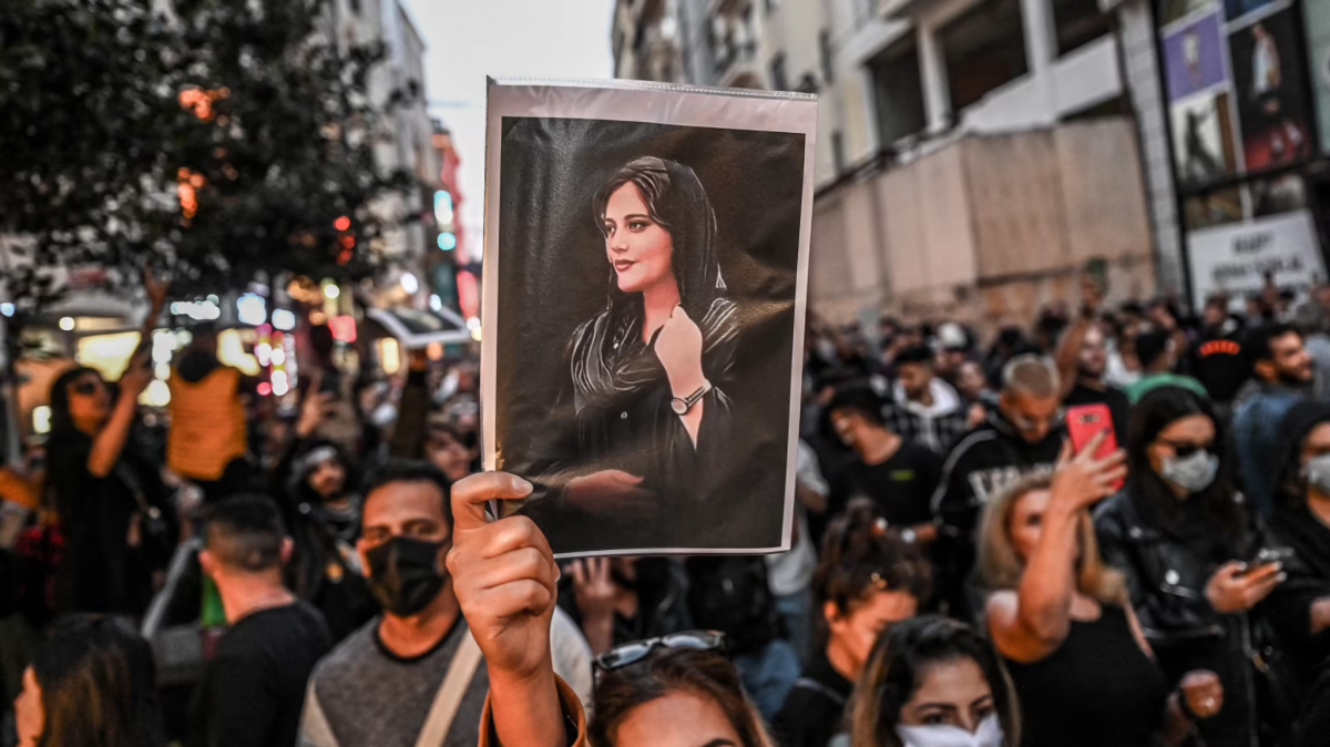 Iran : peines réduites pour deux journalistes ayant couvert l'affaire Amini
