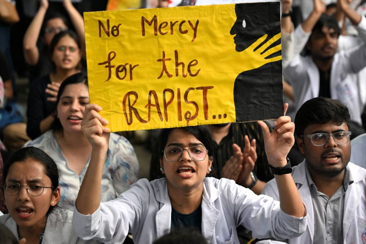 En Inde, des milliers de manifestants en colère après le viol et le meurtre d'une médecin En Inde, des milliers de manifestants en colère après le viol et le meurtre d'une médecin