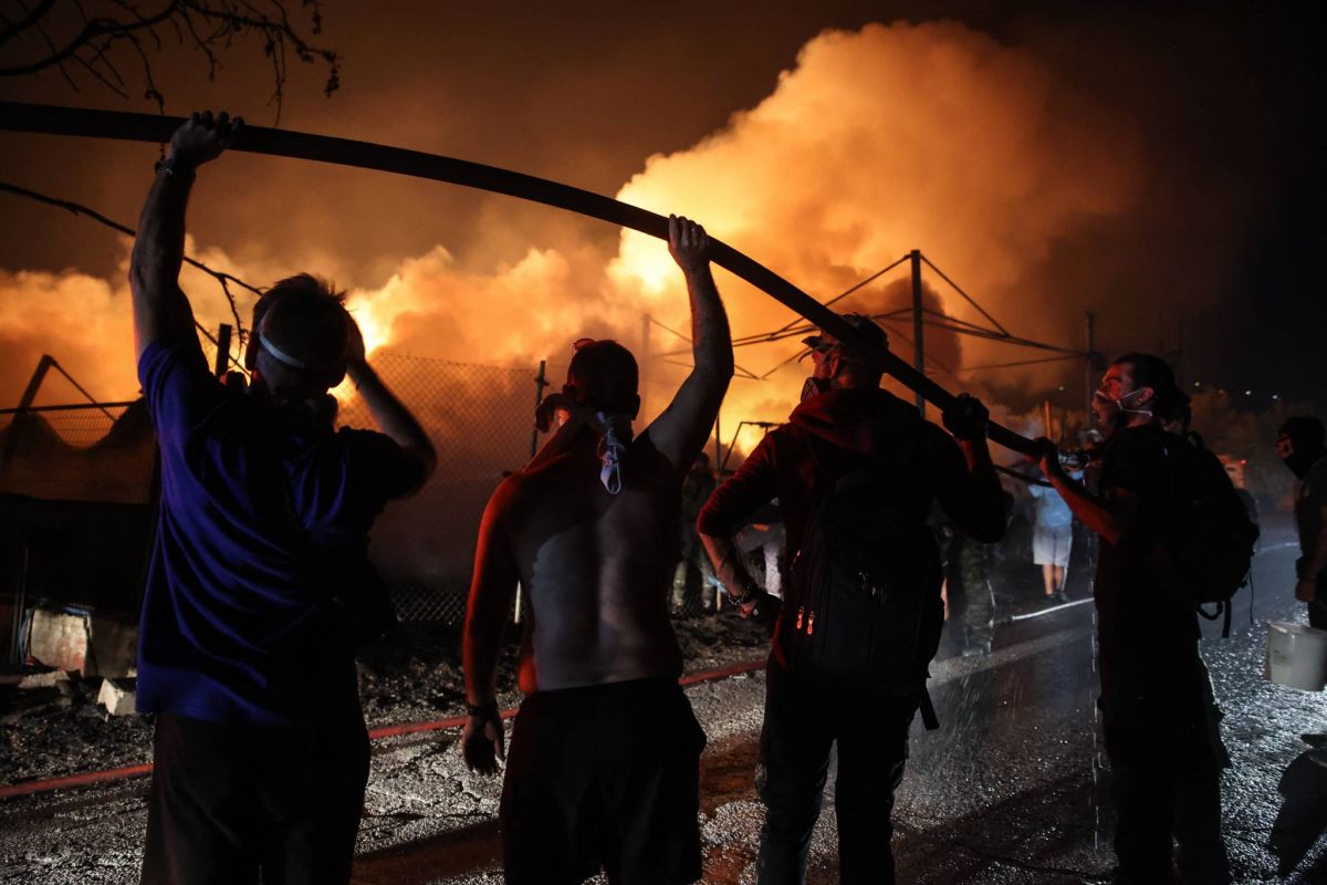 Premiers progrès dans la lutte contre l'incendie près d'Athènes
