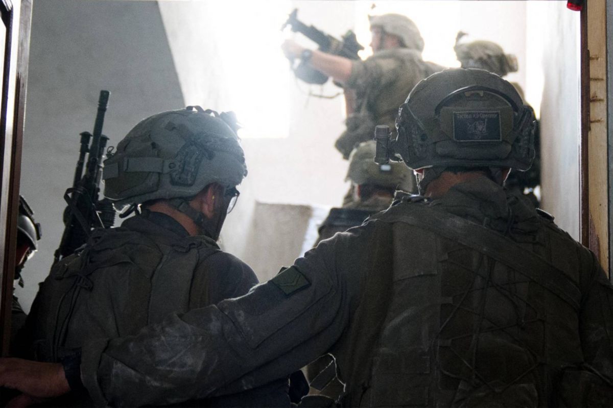 Des Palestiniens utilisés comme boucliers humains par l'armée israélienne à Gaza, selon le Haaretz Des Palestiniens utilisés comme boucliers humains par l'armée israélienne à Gaza, selon le Haaretz