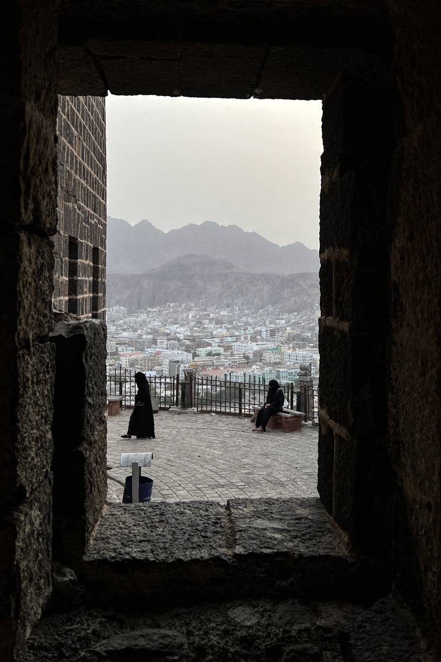 Suicide bomber kills 16 soldiers in southern Yemen, council says