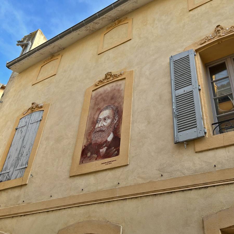 Entre Carpentras et le street artist C215, une histoire d’amour à travers une exposition XXL
