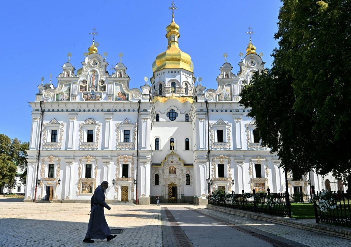 Zelensky promulgue la loi interdisant l'Eglise orthodoxe liée à Moscou