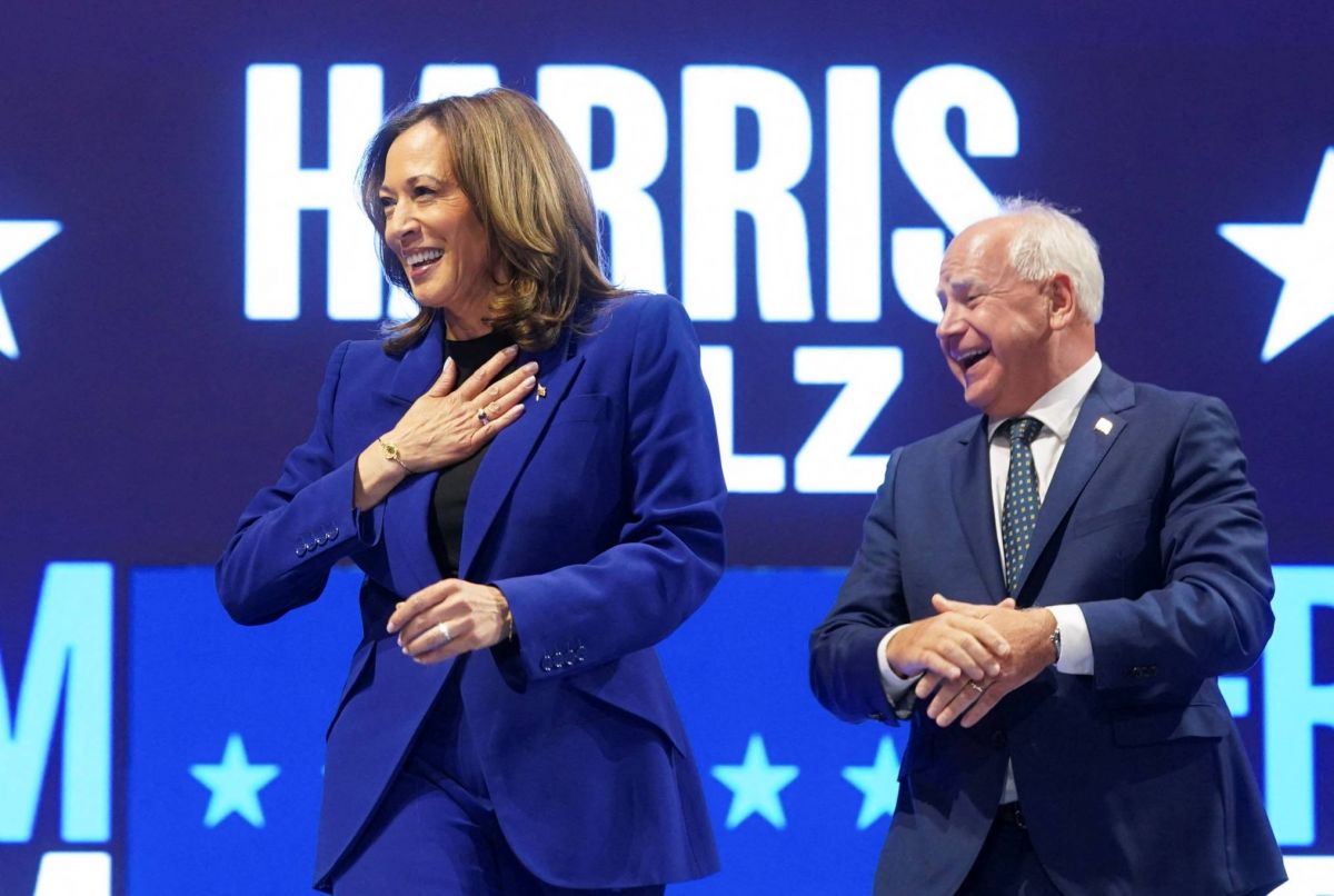 Harris, les yeux rivés sur la suite, accepte l'investiture de son parti