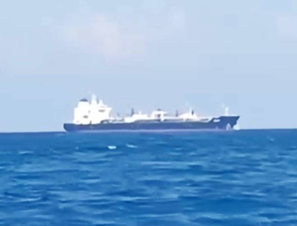 Gas oil unloading begins at Deir Ammar power plant