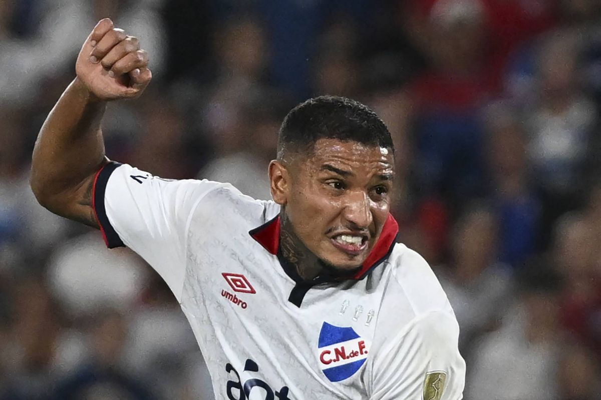 Décès d'un footballeur uruguayen qui s'était effondré en plein match Décès d'un footballeur uruguayen qui s'était effondré en plein match