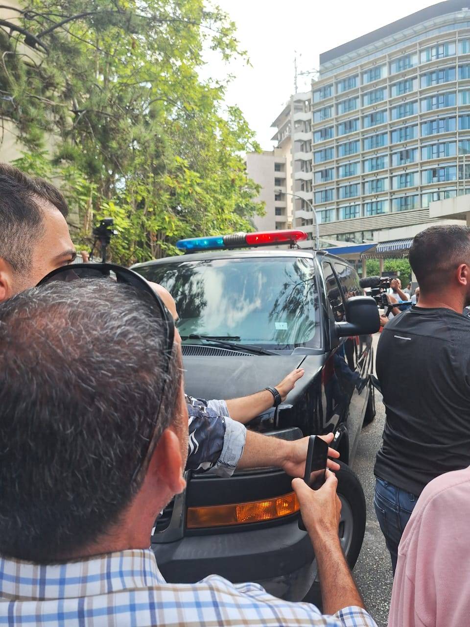Mandat d'arrêt contre Riad Salamé, qui reste en détention à l'issue de son interrogatoire Mandat d'arrêt contre Riad Salamé, qui reste en détention à l'issue de son interrogatoire