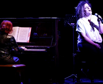 Youmna Bou Hadir « sings » Shirley Bassey