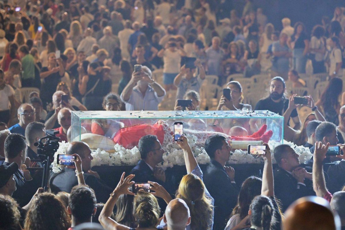Patriarch Grégoire-Pierre XV Agagianian's remains arrive in Beirut