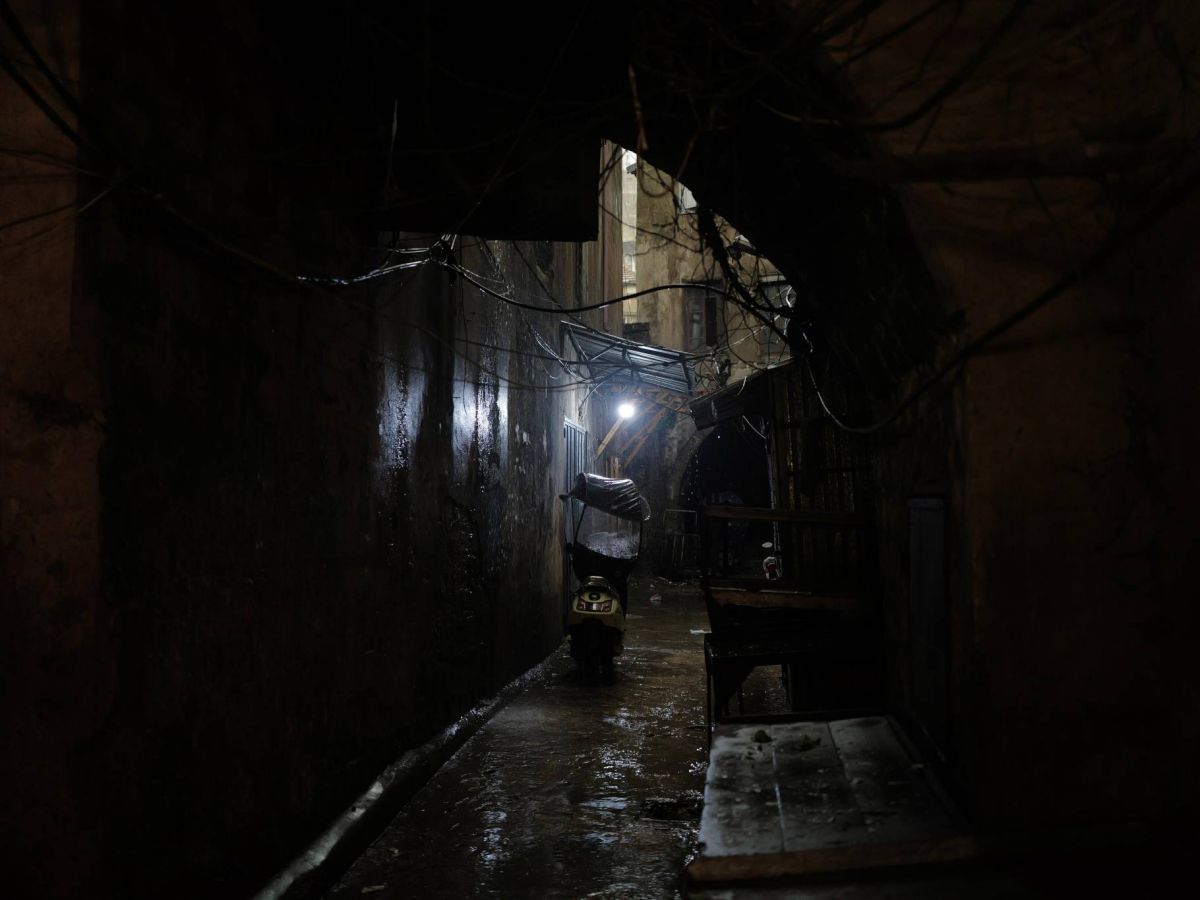 Trois enfants abandonnés au bord d'une route à Tripoli sauvés par un cheikh