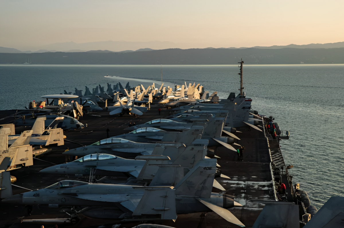 Le porte-avions USS Roosevelt quitte la région, le sous-marin USS Georgia en route vers la mer Rouge