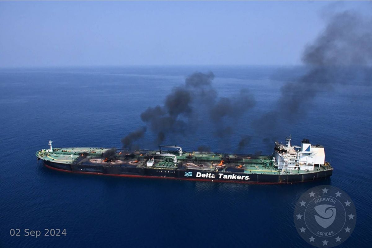 Un pétrolier attaqué au large du Yémen fait peser le risque d'une 