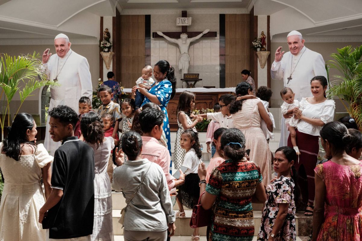 Dans la jungle de Papouasie-Nouvelle-Guinée, le pape 