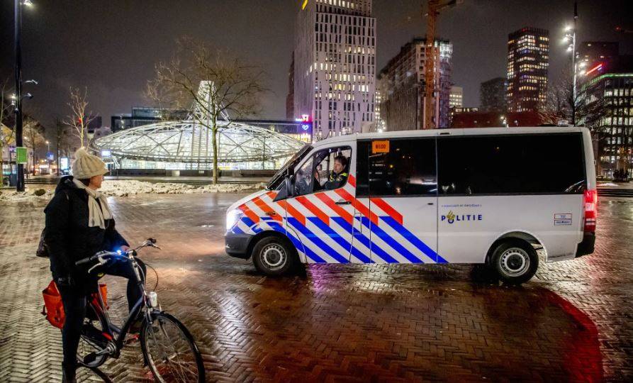 Enquête sur les motifs de l'attaque au couteau meurtrière à Rotterdam