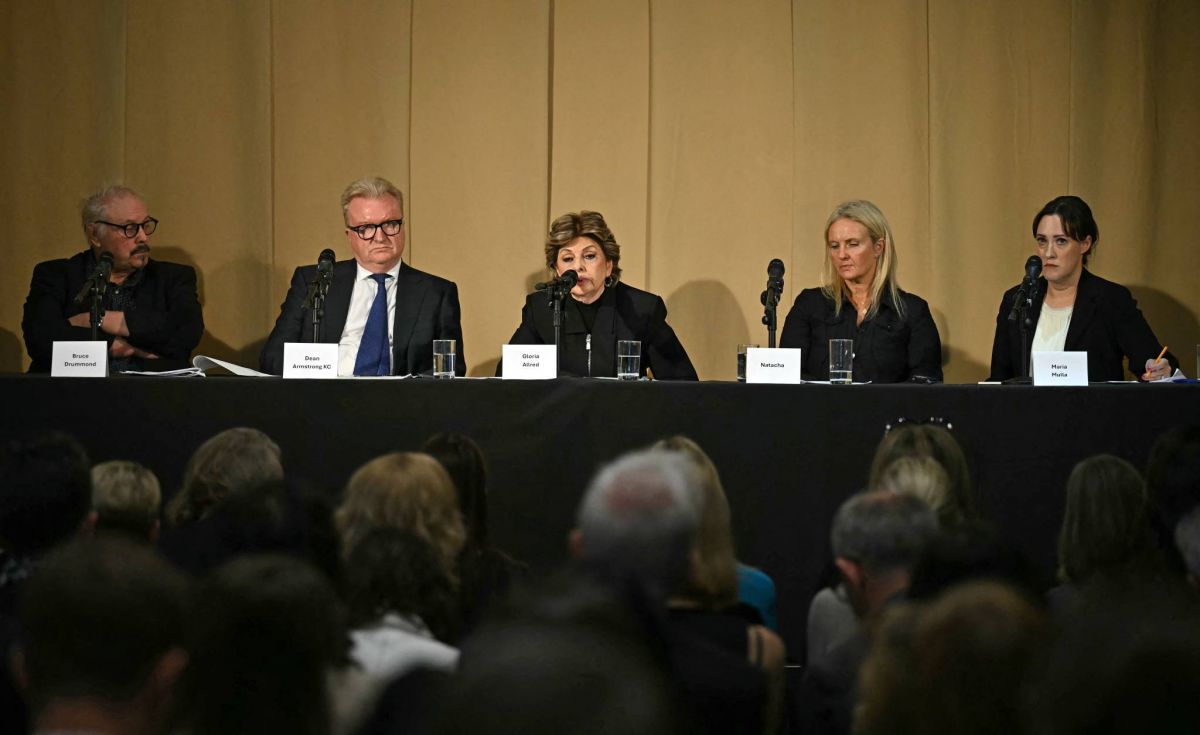 Trente-sept femmes accusent de violences sexuelles l'ex-propriétaire de Harrods, Mohammad Al-Fayed Trente-sept femmes accusent de violences sexuelles l'ex-propriétaire de Harrods, Mohammad Al-Fayed