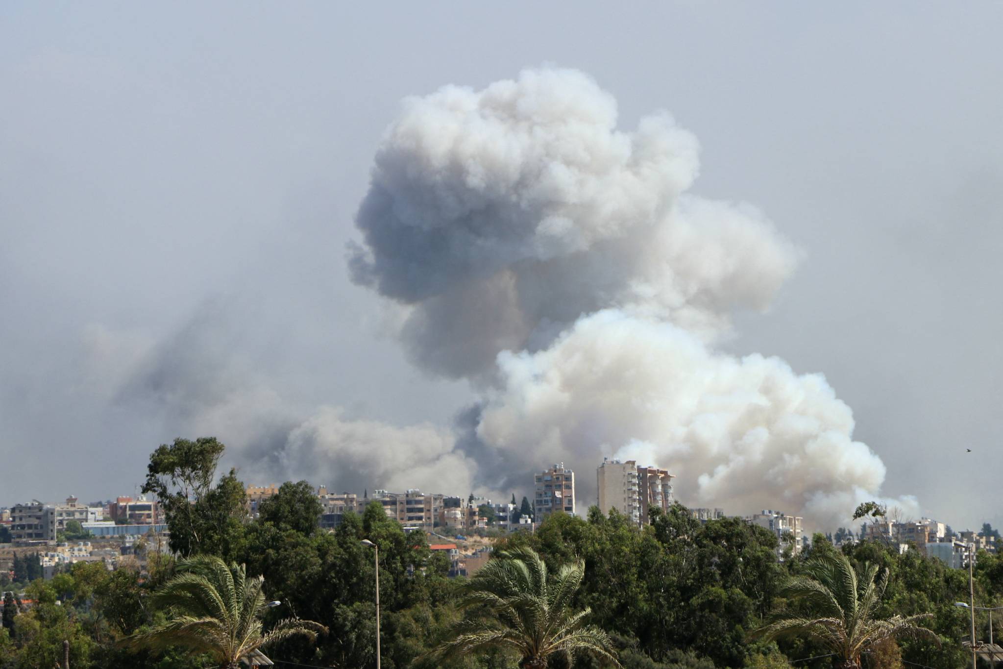 Lundi 23 septembre. Dès l'aube, l'armée israélienne lance des frappes massives sur le Liban-Sud et la Békaa. Elles se poursuivront toute la journée, comme ici sur le village de Bourj el-Chemali, au Liban-Sud. Bilal Kashmar/AFP