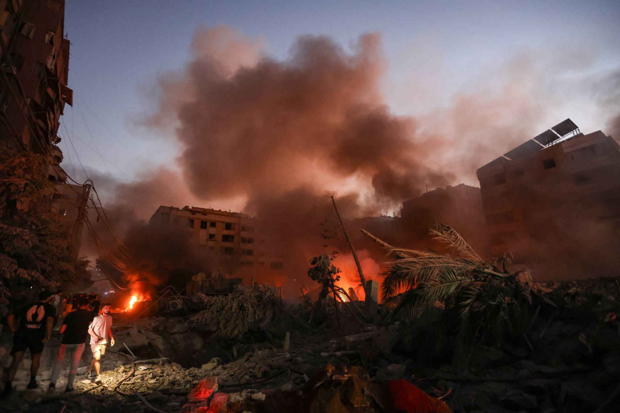 Scène de chaos, dans le quartier de la banlieue sud de Beyrouth, touchée par une frappe israélienne, le 27 septembre 2024. Ibrahim Amro/AFP