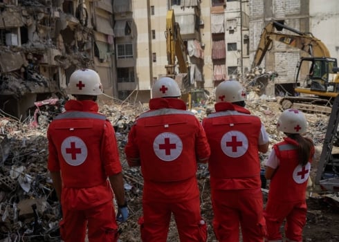 Dans la banlieue sud de Beyrouth : sous les décombres, les traces de vies civiles fauchées