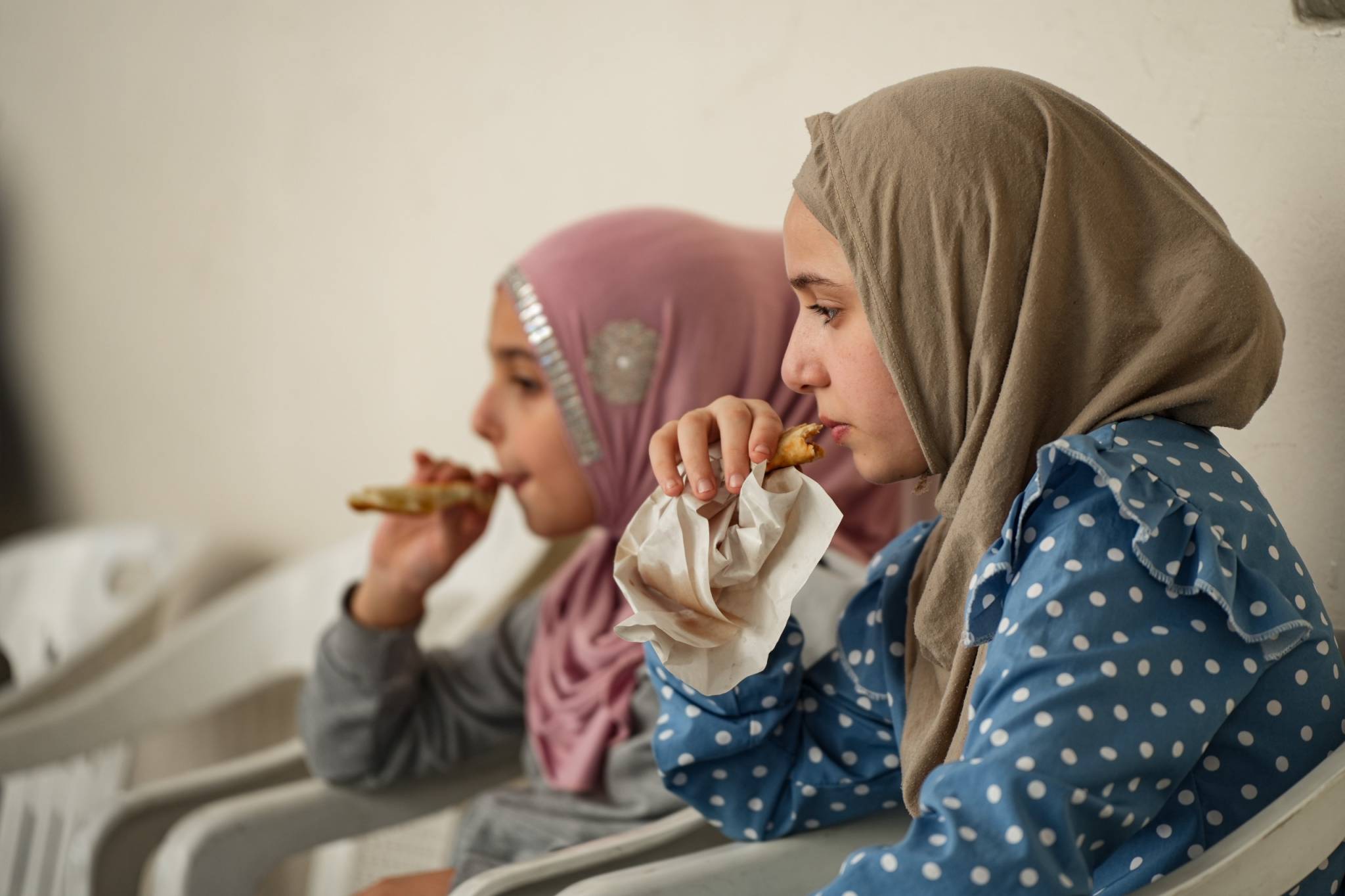 Des jeunes filles réfugiées au même endroit. Mohammad Yassine/OLJ