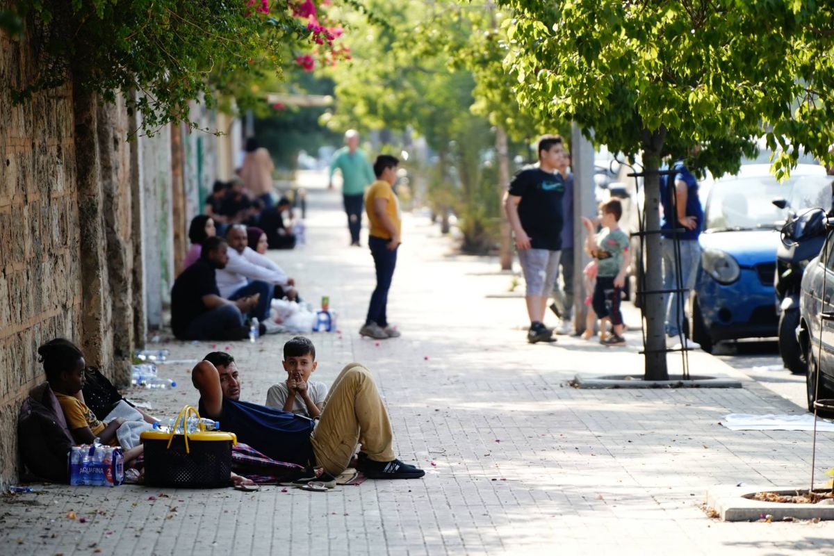 « Le prix de cette guerre est beaucoup trop cher » : sur les trottoirs de Beyrouth, le grand désarroi des déplacés de la banlieue sud