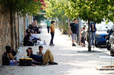 « Le prix de cette guerre est beaucoup trop cher » : sur les trottoirs de Beyrouth, le grand désarroi des déplacés de la banlieue sud