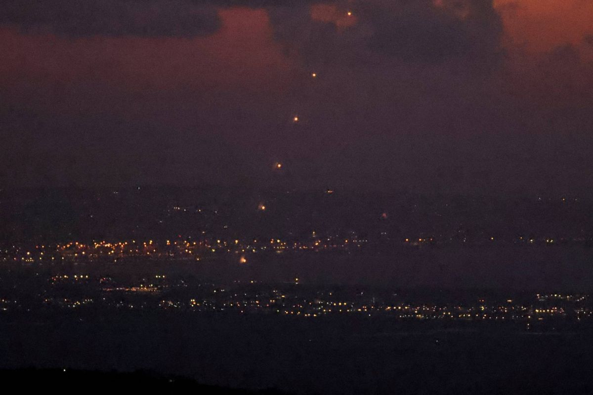 Bases militaires, usine d'explosifs, aéroport : frappes en profondeur du Hezbollah en Israël