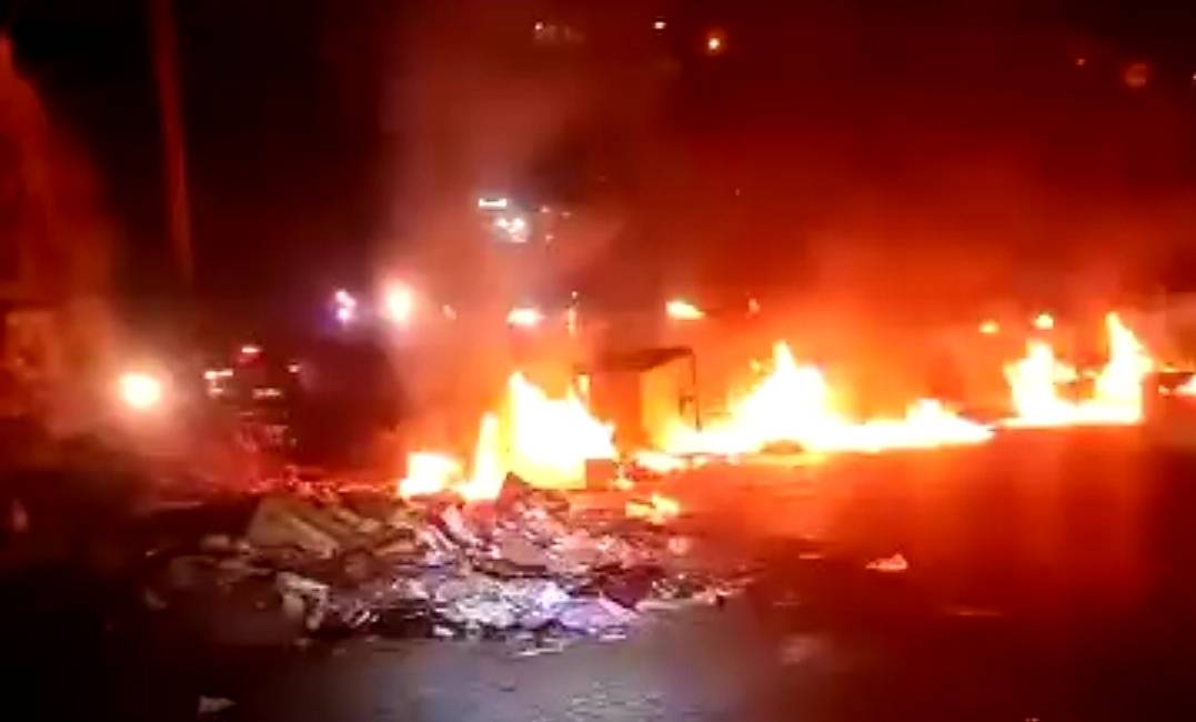 Route bloquée à Tripoli après l'arrestation d'un homme pour messages offensants à l'égard de déplacés
