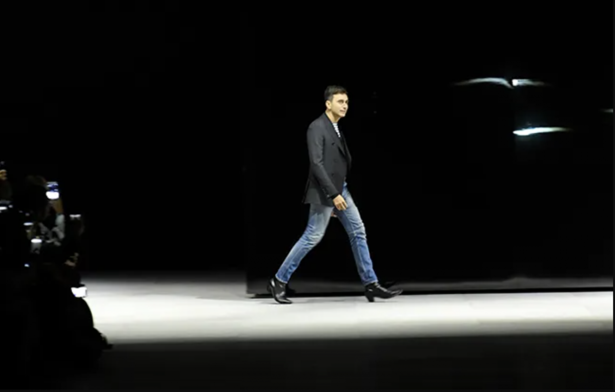 Coup de tonnerre dans le mercato de la mode, Hedi Slimane quitte Celine