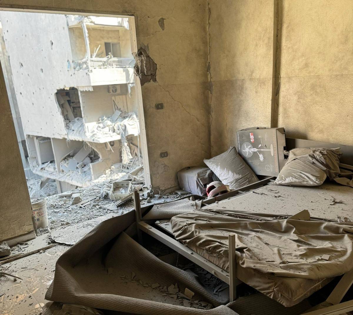 Risks and good reflexes to adopt after a military strike Risks and good reflexes to adopt after a military strike