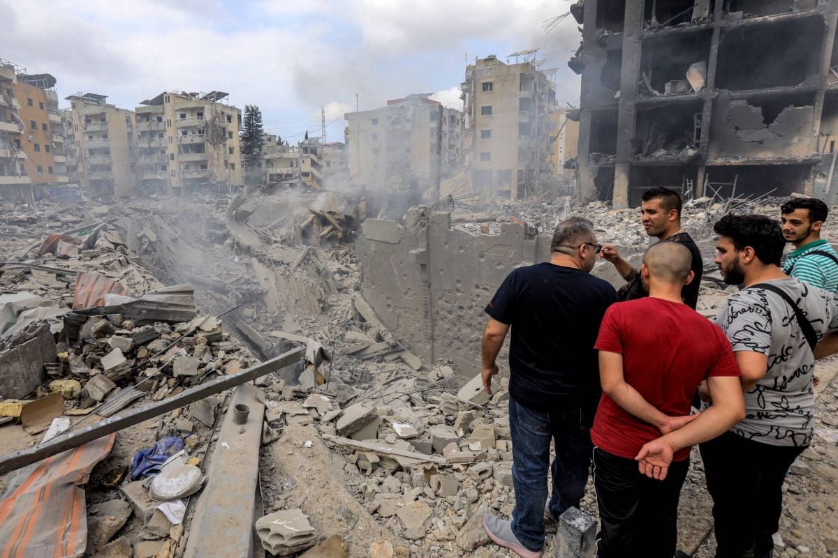 Dix pompiers tués par une frappe israélienne au Liban-Sud, commémorations du 7 octobre en Israël : ce qu'il faut savoir ce lundi