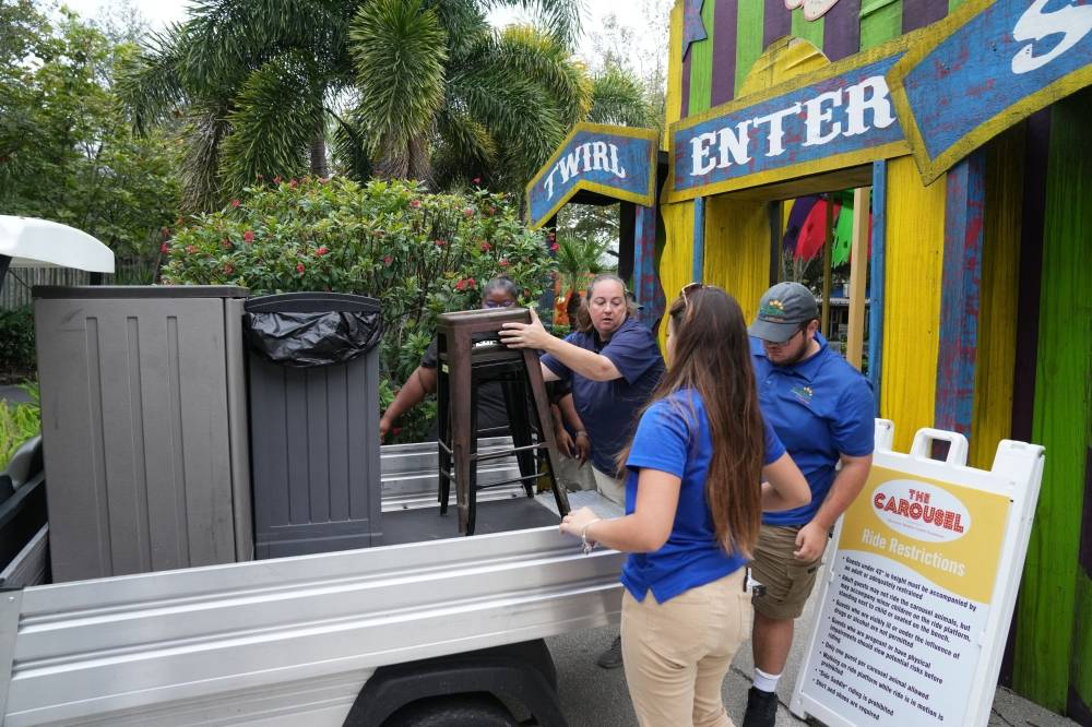 La Floride sur le qui-vive avant l'arrivée de l'ouragan Milton repassé en catégorie maximale