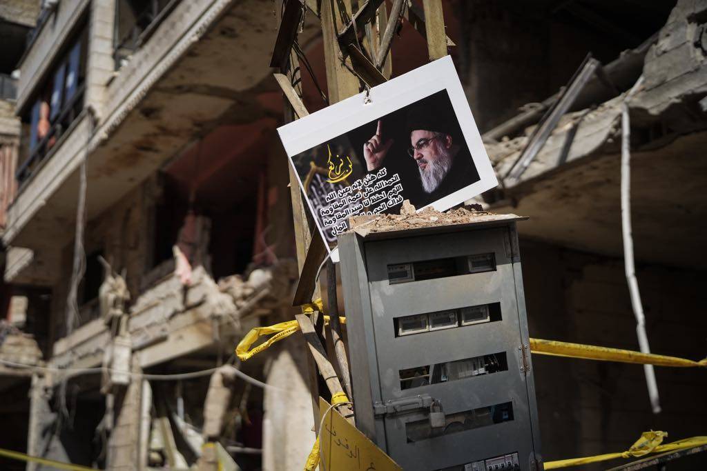 « Son visage était serein » : quand le secouriste qui a extrait la dépouille de Nasrallah témoignait