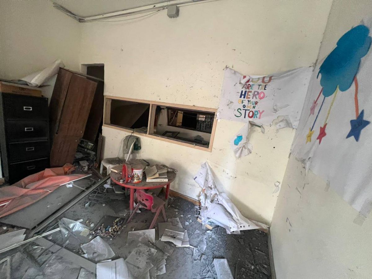 Un centre de l'association Amel international endommagé par une frappe israélienne à Nabatiyé