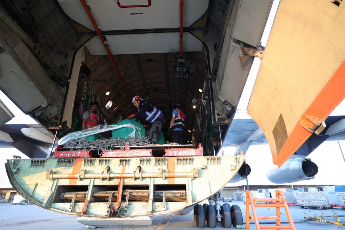 Des cargaisons d'aide humanitaire venues d'Arabie saoudite, de Oman et du Qatar livrées à Beyrouth