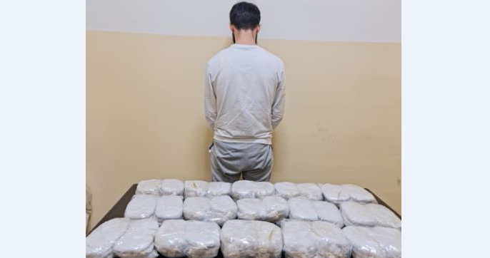 Arrestation d'un trafiquant qui tentait d'expédier vers un « pays arabe » du haschisch caché dans des boîtes de pâtisseries Arrestation d'un trafiquant qui tentait d'expédier vers un « pays arabe » du haschisch caché dans des boîtes de pâtisseries