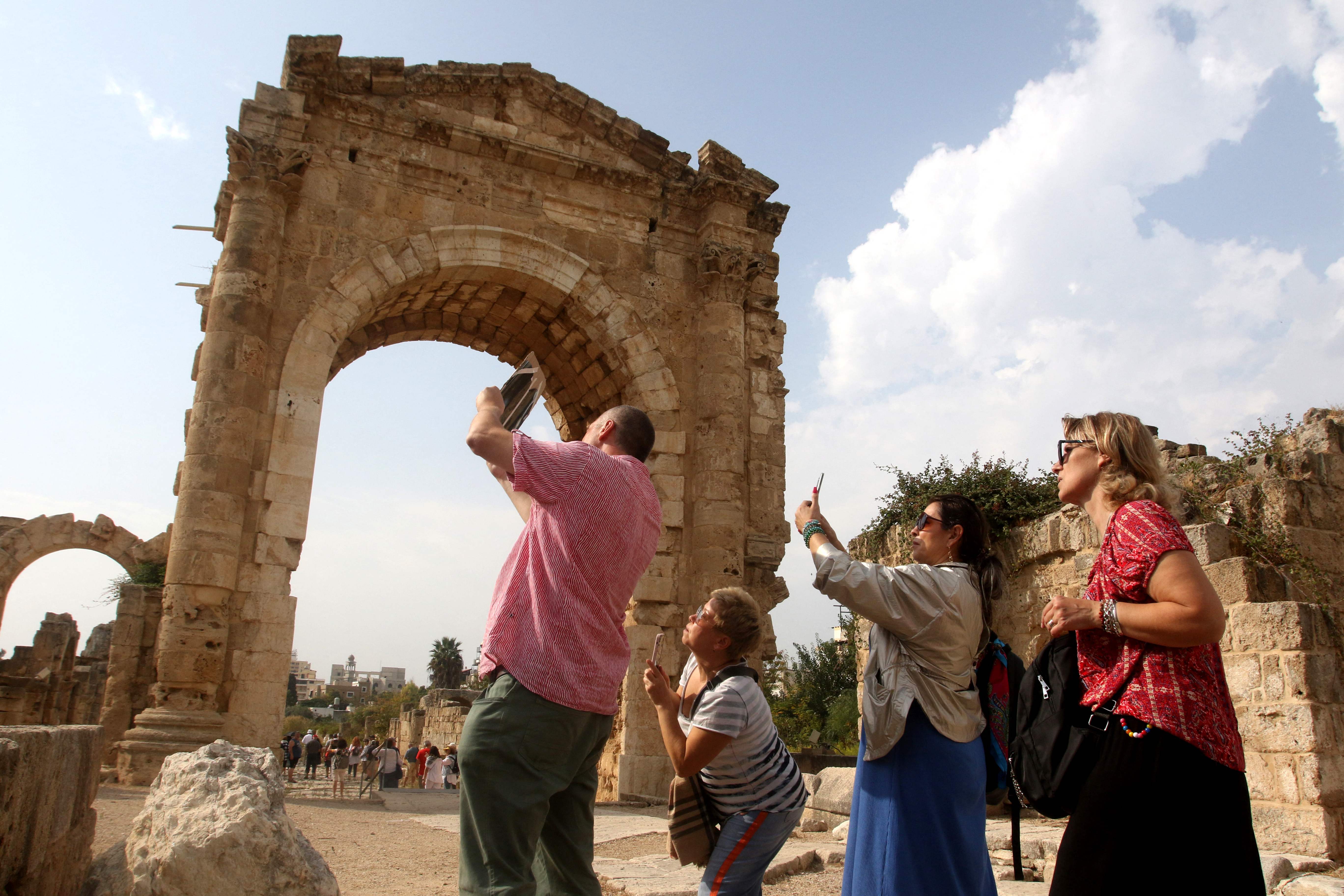 Le souffle des explosions met en péril les vestiges de Baalbeck et Tyr ...