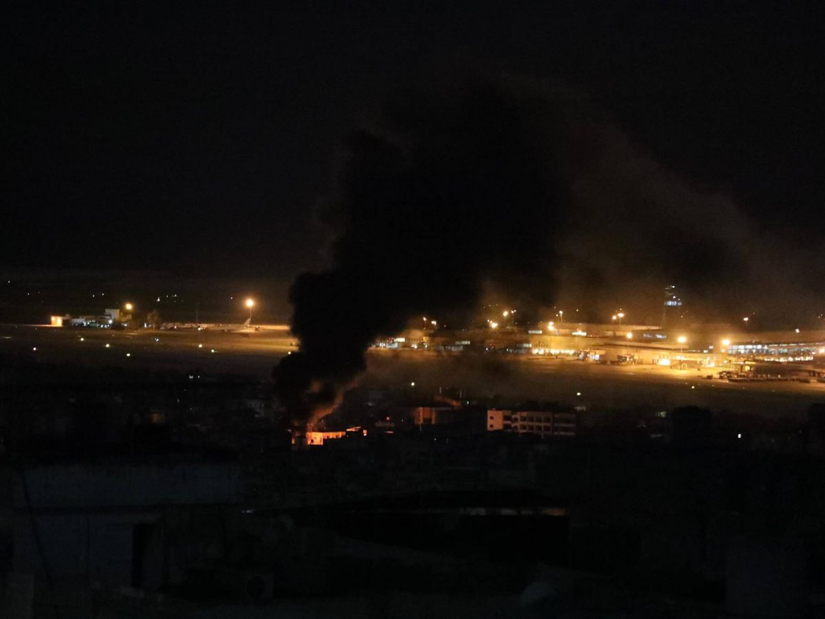 Un avion de la MEA devant une boule de feu, une frappe sur Ghobeiri : que sait-on de ces photos qui font le buzz ? Un avion de la MEA devant une boule de feu, une frappe sur Ghobeiri : que sait-on de ces photos qui font le buzz ?