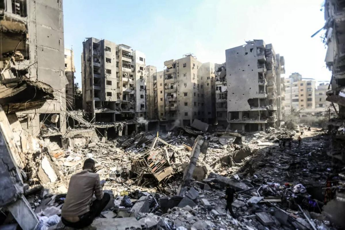What does international law say about the use of 'human shields'?