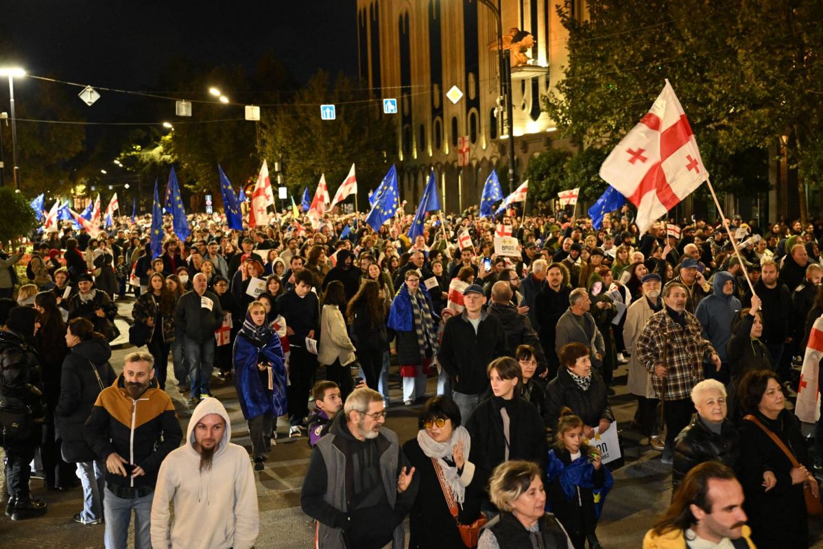 Importante manifestation pro-européenne à Tbilissi avant les législatives