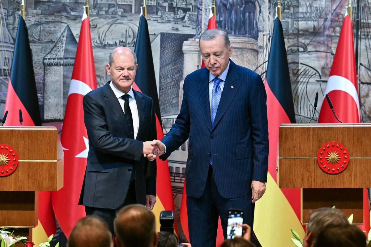A Istanbul, Erdogan salue les 