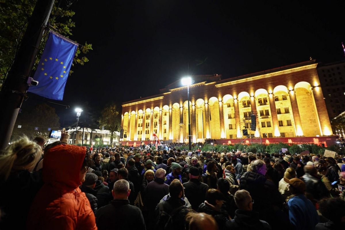 L’opposition manifeste contre la victoire du parti au pouvoir lors de législatives controversées