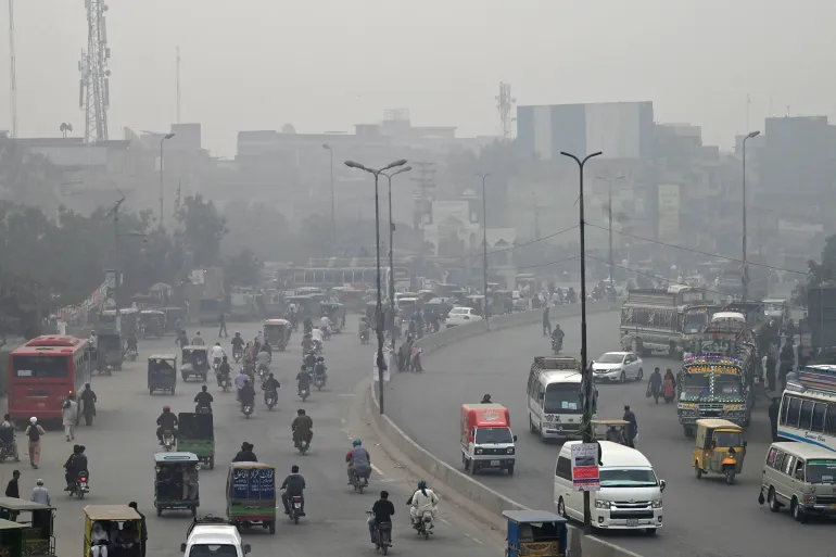 Record historique de pollution à Lahore, deuxième ville du Pakistan