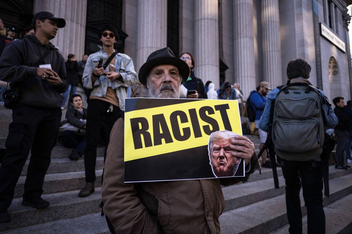 Trump remplit le Madison Square Garden mais son meeting fait polémique