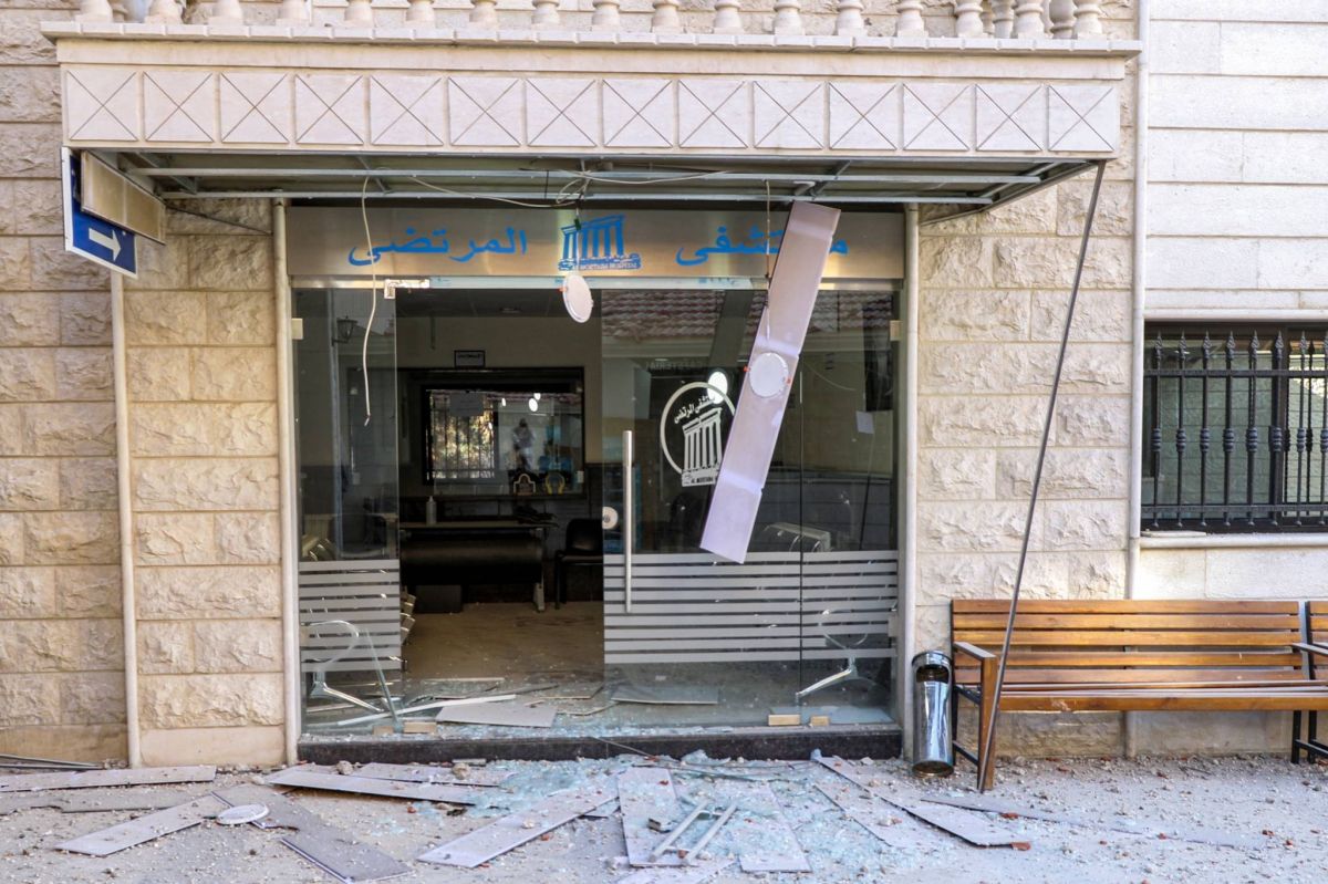 Which hospitals has the Israeli army damaged and forced to close?