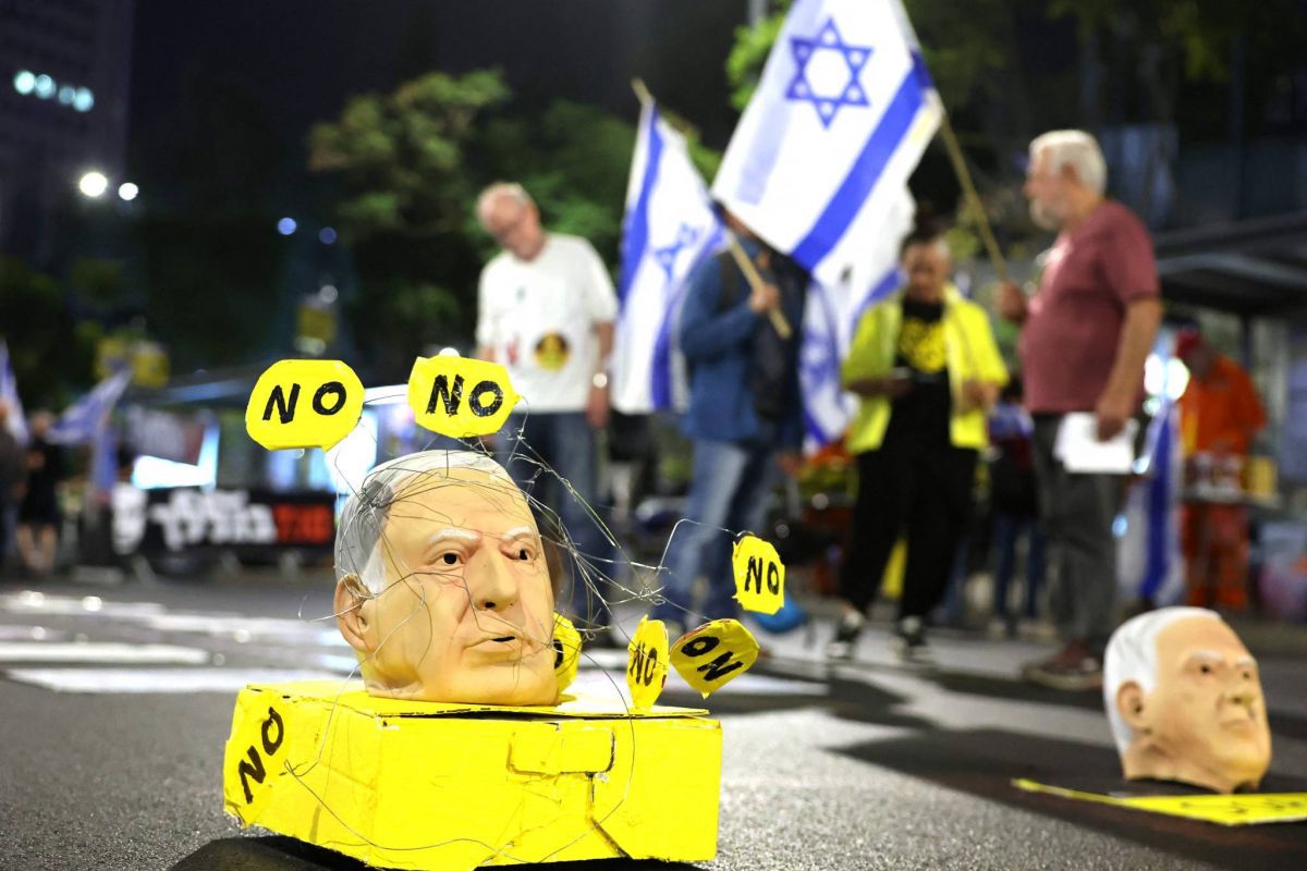 Tension mounts in Israel after scandal possibly implicating Netanyahu