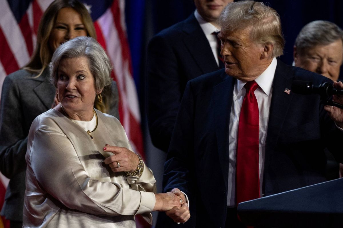 Trump nomme une femme, Susie Wiles, cheffe de cabinet, se dit prêt à parler à Poutine Trump nomme une femme, Susie Wiles, cheffe de cabinet, se dit prêt à parler à Poutine